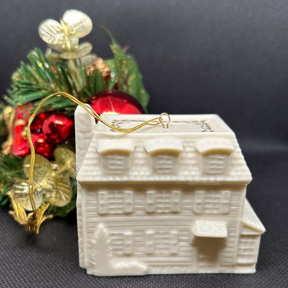 LENOX 1990 CHRISTMAS VILLAGE INN ORNAMENT - Picture 12 of 12
